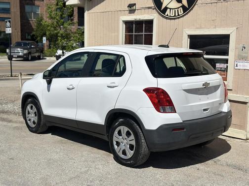 Summit White 2016 Chevrolet Trax LS