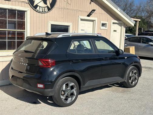 2022 Hyundai VENUE SEL