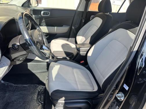 2022 Hyundai VENUE SEL