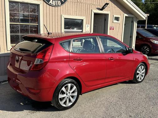 2012 Hyundai Accent SE
