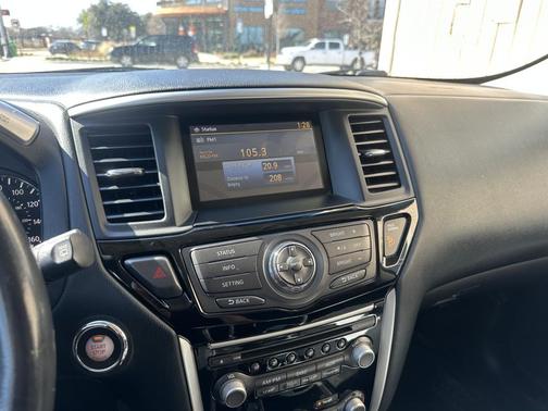 2015 Nissan Pathfinder SV