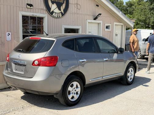 Gray 2014 Nissan Rogue Select S