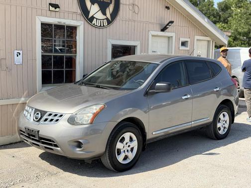 Gray 2014 Nissan Rogue Select S
