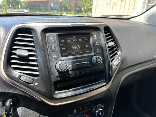 2017 Jeep Cherokee Sport