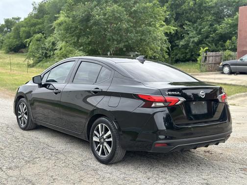 Super Black 2021 Nissan Versa 1.6 SV