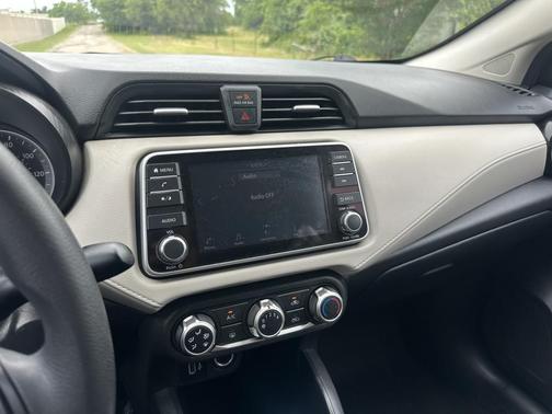 Super Black 2021 Nissan Versa 1.6 SV