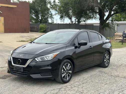 Super Black 2021 Nissan Versa 1.6 SV
