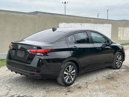 Super Black 2021 Nissan Versa 1.6 SV