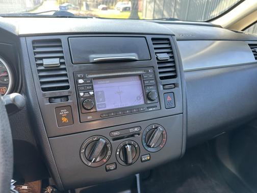 2010 Nissan Versa 1.8 SL