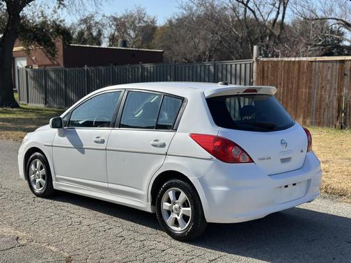 2010 Nissan Versa 1.8 SL