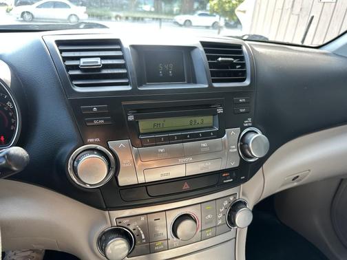 2012 Toyota Highlander SE