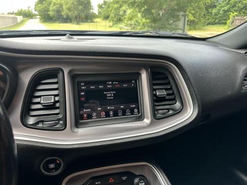 Pitch Black Clearcoat 2019 Dodge Challenger SXT