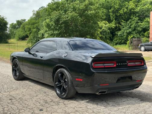 Pitch Black Clearcoat 2019 Dodge Challenger SXT