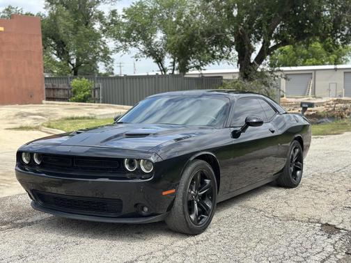 Pitch Black Clearcoat 2019 Dodge Challenger SXT