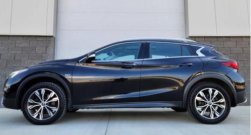 2017 INFINITI QX30 Premium AWD 4dr Crossover