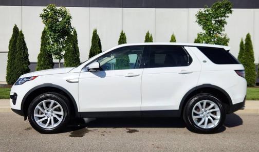 White 2017 Land Rover Discovery Sport HSE