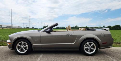 Mineral Gray Clearcoat Metallic 2005 Ford Mustang GT