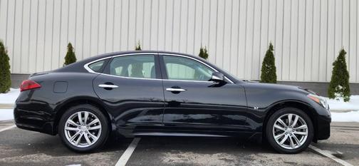 2016 INFINITI Q70 3.7 AWD 4dr Sedan