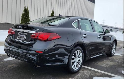 2016 INFINITI Q70 3.7 AWD 4dr Sedan