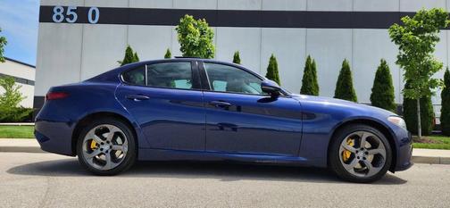 Montecarlo Blue Metallic 2018 Alfa Romeo Giulia Sport