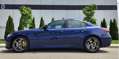 Montecarlo Blue Metallic 2018 Alfa Romeo Giulia Sport