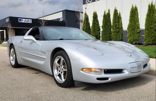 Silver Sebring Metallic 1998 Chevrolet Corvette Base