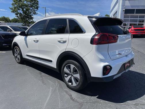 Snow White Pearl 2022 Kia Niro LX