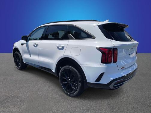 White Pearl 2023 Kia Sorento SX