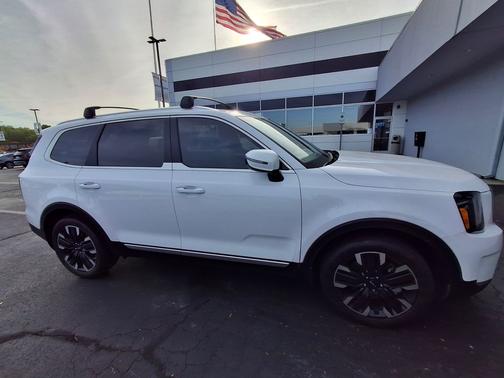 White Pearl 2024 Kia Telluride SX