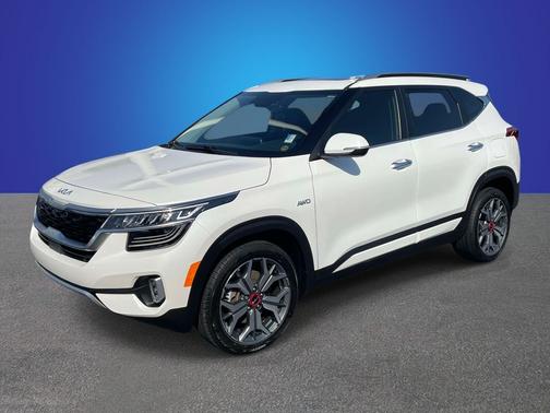 Snow White Pearl 2023 Kia Seltos SX