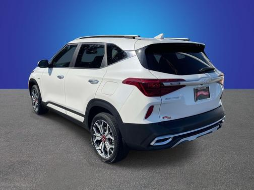 Snow White Pearl 2023 Kia Seltos SX