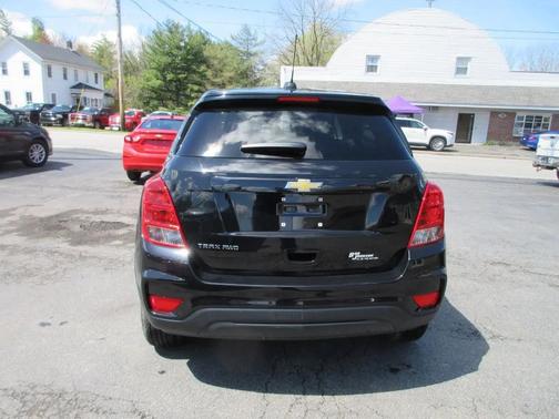 Mosaic Black Metallic 2022 Chevrolet Trax LS