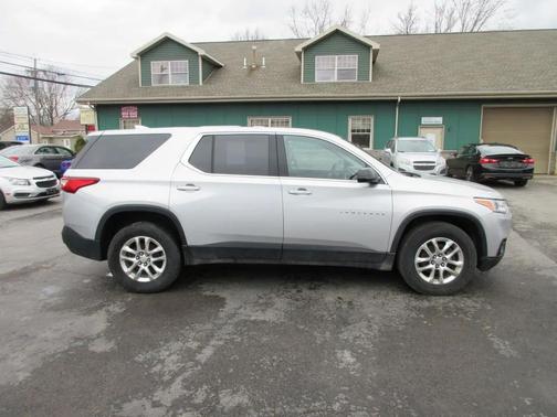 Silver Ice Metallic 2019 Chevrolet Traverse LS