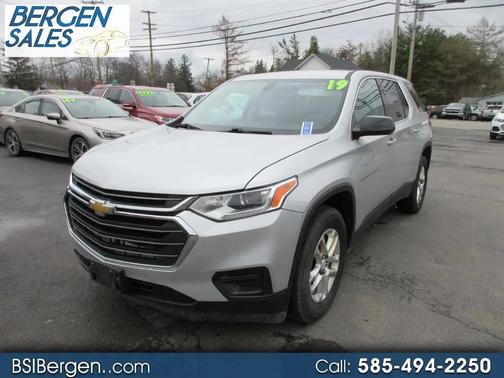 Silver Ice Metallic 2019 Chevrolet Traverse LS