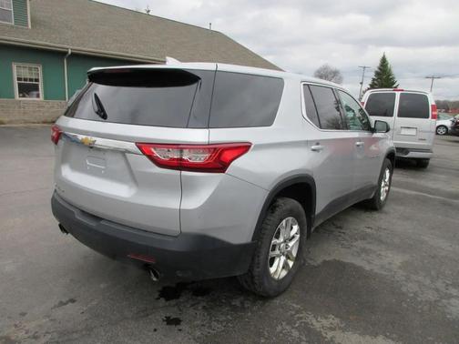 Silver Ice Metallic 2019 Chevrolet Traverse LS