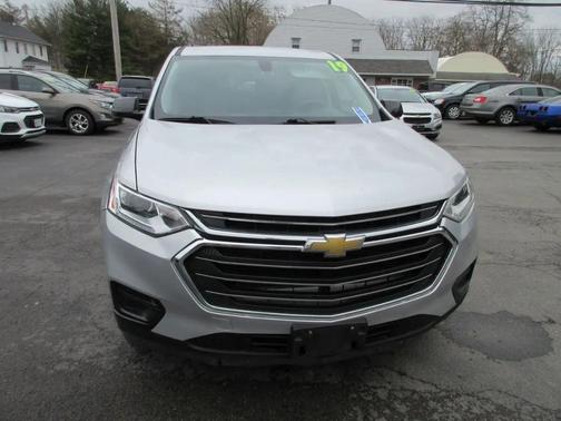 Silver Ice Metallic 2019 Chevrolet Traverse LS