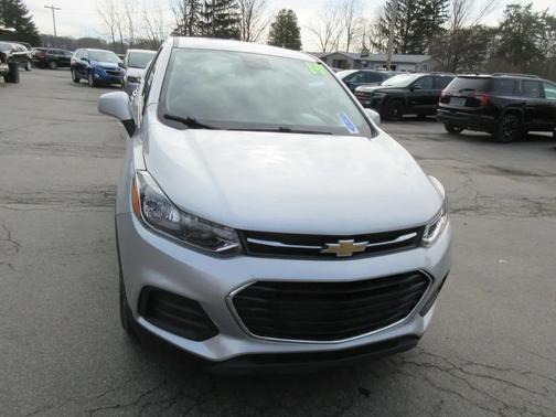 Silver Ice Metallic 2019 Chevrolet Trax LS