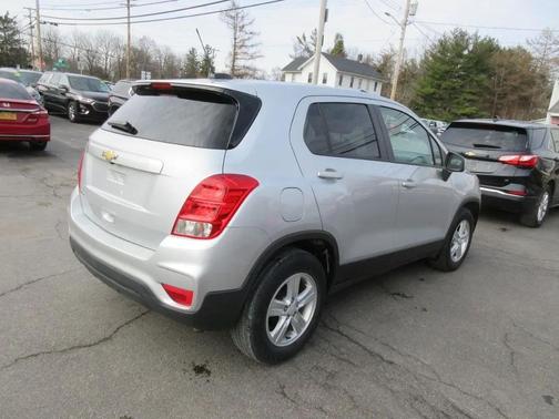 Silver Ice Metallic 2019 Chevrolet Trax LS