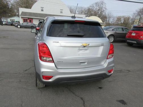 Silver Ice Metallic 2019 Chevrolet Trax LS