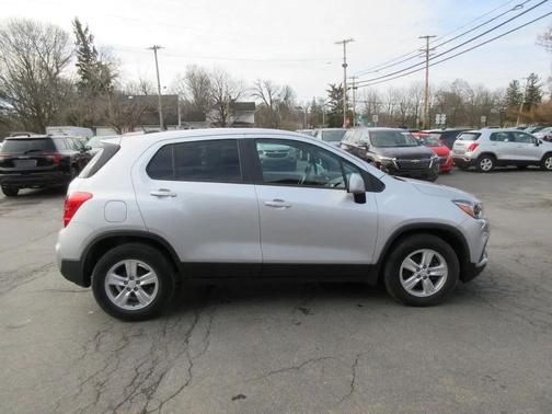 Silver Ice Metallic 2019 Chevrolet Trax LS