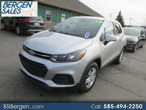 Silver Ice Metallic 2019 Chevrolet Trax LS