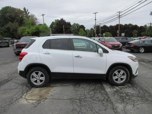 White 2017 Chevrolet Trax LT