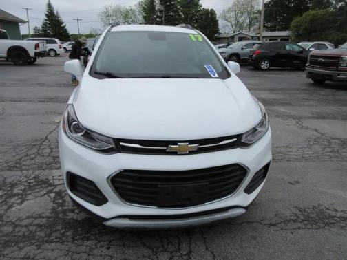 White 2017 Chevrolet Trax LT