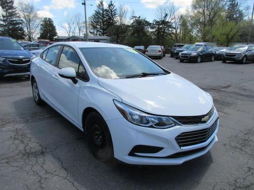 Summit White 2018 Chevrolet Cruze LS