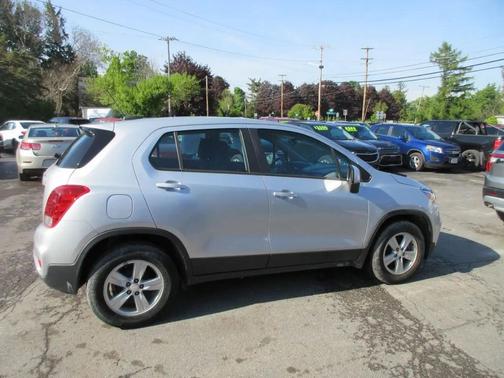 Silver Ice Metallic 2020 Chevrolet Trax LS