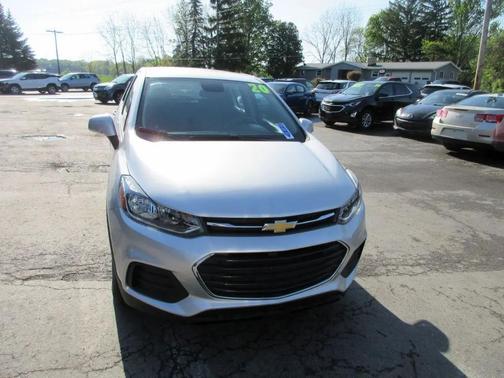 Silver Ice Metallic 2020 Chevrolet Trax LS