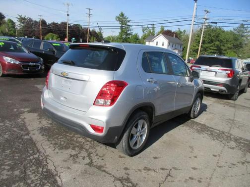Silver Ice Metallic 2020 Chevrolet Trax LS