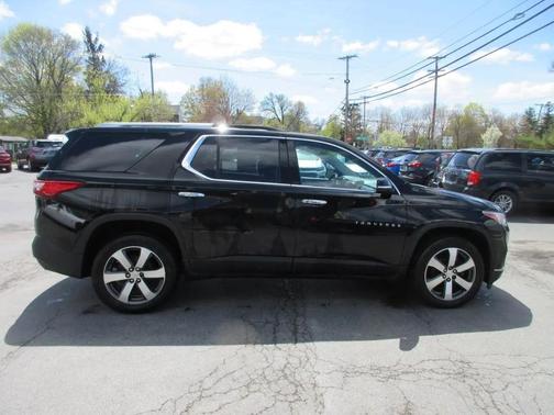 Mosaic Black Metallic 2018 Chevrolet Traverse LT Leather