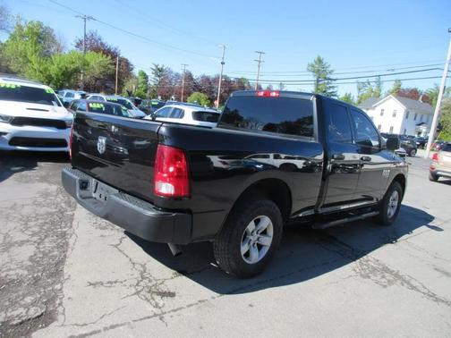 Brilliant Black Crystal Pearlcoat 2019 RAM 1500 Tradesman
