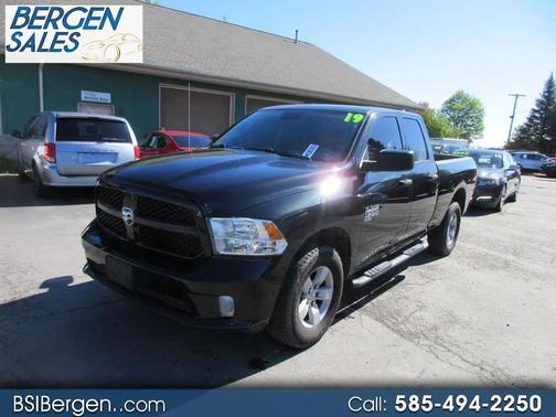 Brilliant Black Crystal Pearlcoat 2019 RAM 1500 Tradesman
